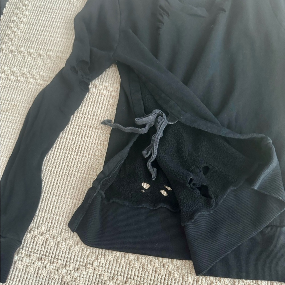 Pam & Gela destroyed side slit sweatshirt. Size xs - Picture 5 of 6